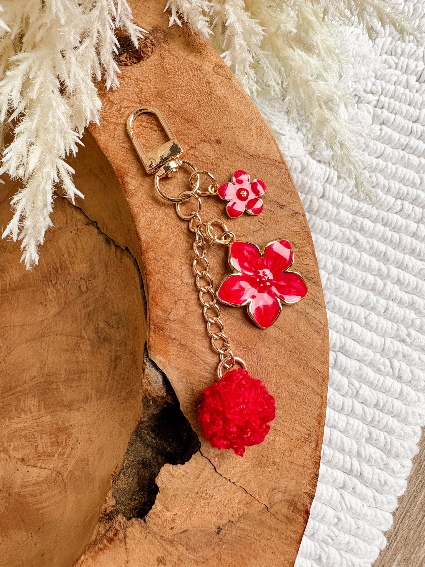 Hangertje Hawaiibloem & pompon (7 kleuren)
