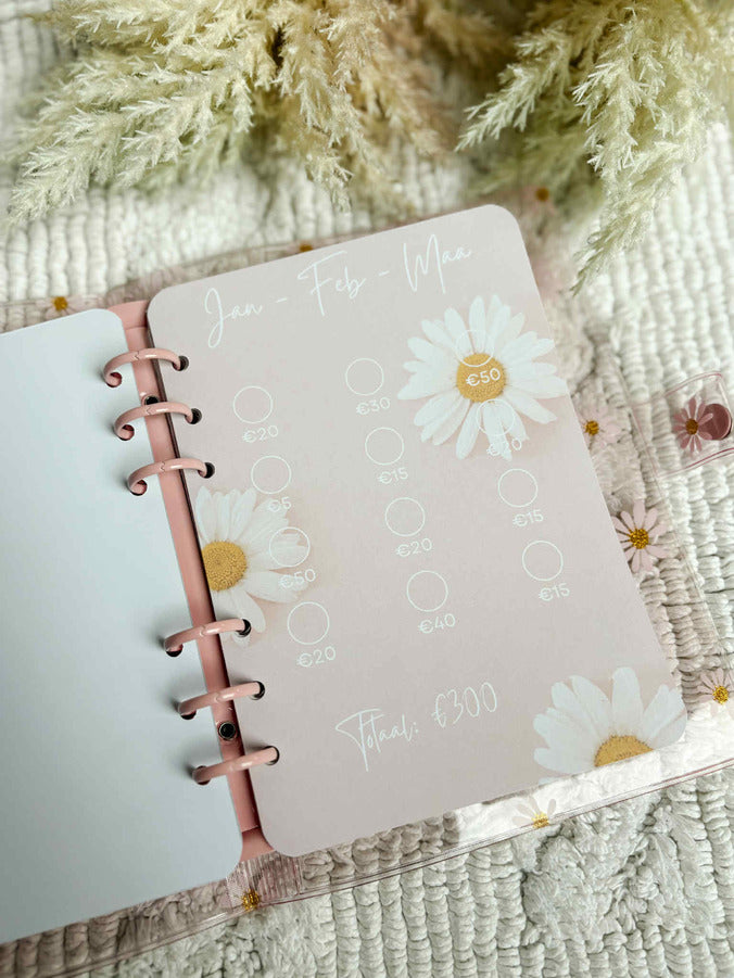 A6 €1200 Mama's Spaarchallenge Daisy Collectie