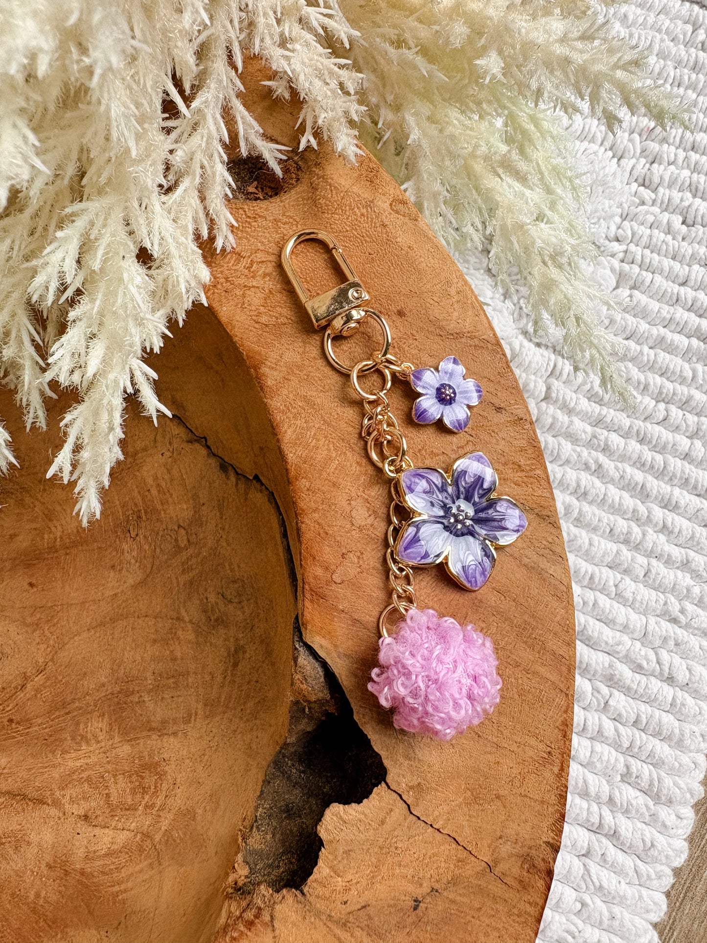 Hangertje Hawaiibloem & pompon (7 kleuren)